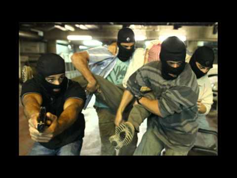 Pris sur le vif : des agents sionistes infiltrés kidnappent 3 Palestiniens à Al-Bireh